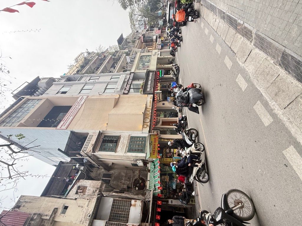 Bán nhà Mai Hắc Đế - diện tích 110m2 1 tầng - Ô tô đỗ chân cầu thang - giá 9,6 tỷ