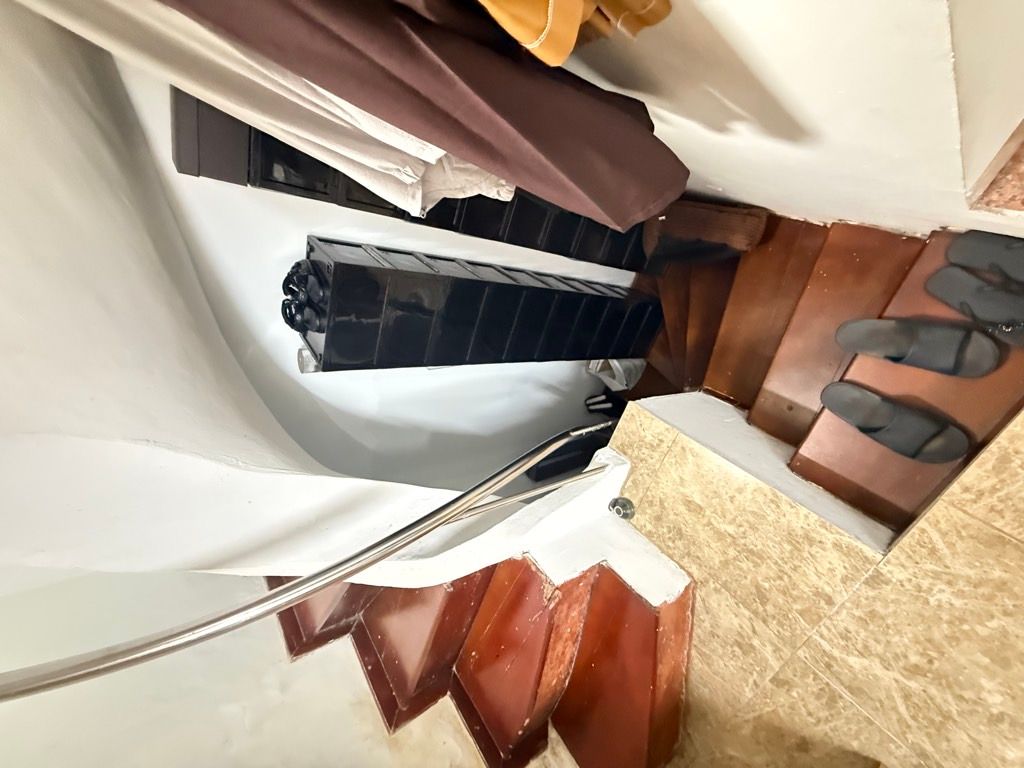 Bán nhà Mai Hắc Đế - diện tích 110m2 1 tầng - Ô tô đỗ chân cầu thang - giá 9,6 tỷ