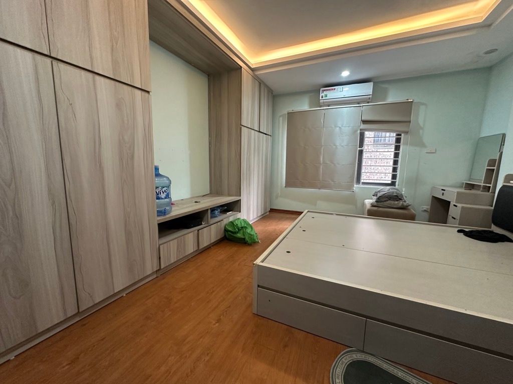 Bán nhà Khương Đình - diện tích 37m2 5 tầng - Nhà gần phố, cách 50m ô tô tránh - giá 7,9 tỷ