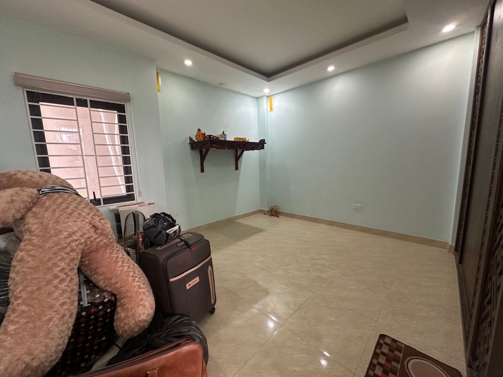 Bán nhà Khương Đình - diện tích 37m2 5 tầng - Nhà gần phố, cách 50m ô tô tránh - giá 7,9 tỷ