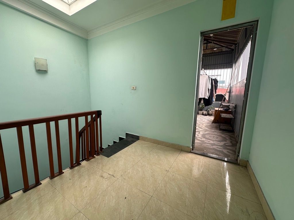 Bán nhà Khương Đình - diện tích 37m2 5 tầng - Nhà gần phố, cách 50m ô tô tránh - giá 7,9 tỷ