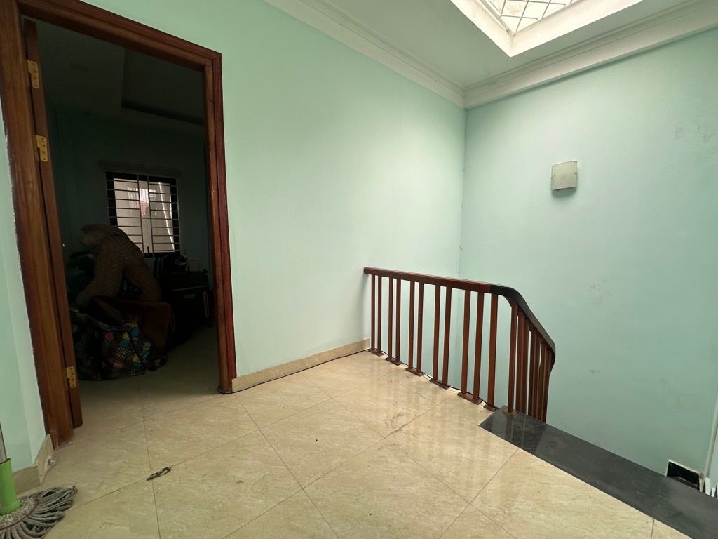 Bán nhà Khương Đình - diện tích 37m2 5 tầng - Nhà gần phố, cách 50m ô tô tránh - giá 7,9 tỷ