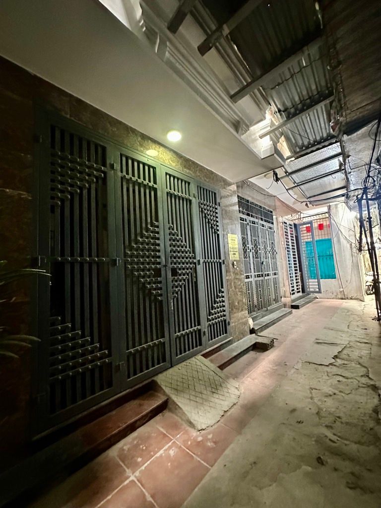 Bán nhà Khương Đình - diện tích 37m2 5 tầng - Nhà gần phố, cách 50m ô tô tránh - giá 7,9 tỷ