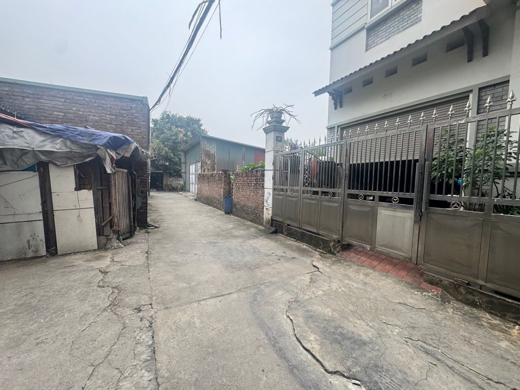 Alternative view of Bán nhà trong ngõ Trường Lâm 140m2 x 3.5 tầng - Giá 21 tỷ, 1 mặt ngõ, 1 mặt phố