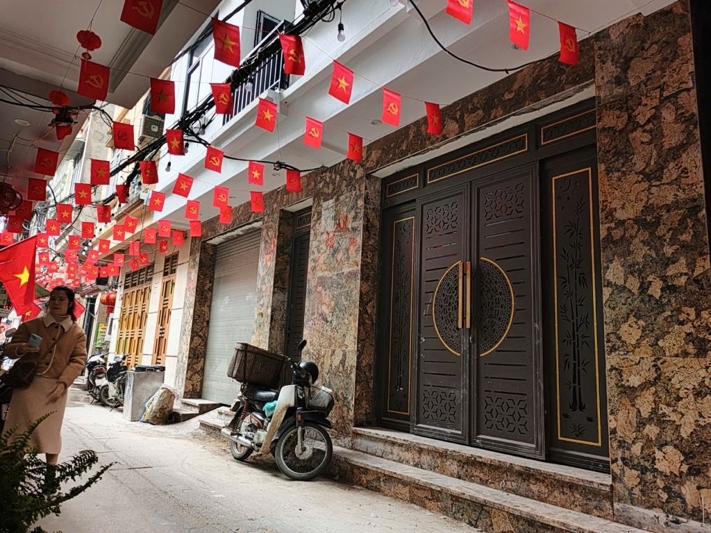 Bán nhà Minh Khai - diện tích 54m2 6 tầng - ô tô tránh - giá 22 tỷ