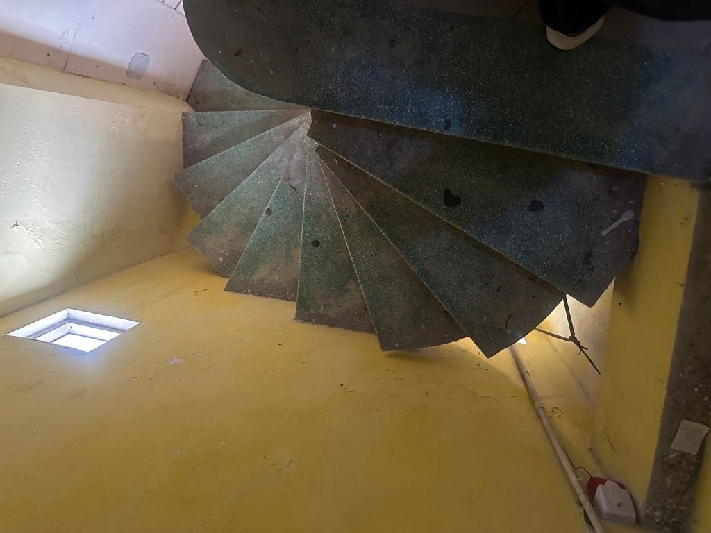 Bán nhà Đại La - diện tích 37m2 4 tầng - Cách mặt phố 1 hàng rào - giá 9,5 tỷ