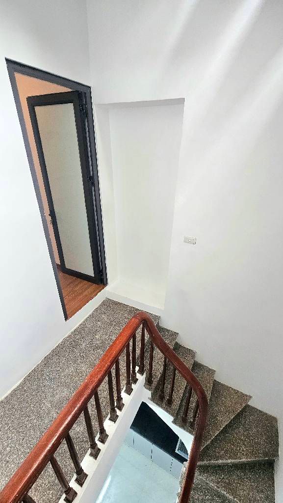 Bán nhà Đông Thiên - diện tích 25m2 5 tầng - Ô tô đỗ cổng - giá 4,6 tỷ