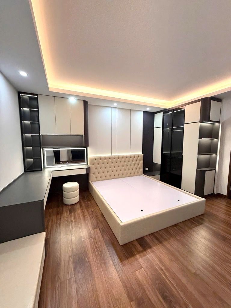 Bán nhà Giải Phóng - diện tích 40.3m2 5 tầng - Nhà chuẩn bị xây mới, nhiều tiện ích - giá 12,8 tỷ