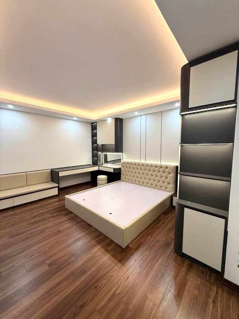 Bán nhà Giải Phóng - diện tích 40.3m2 5 tầng - Nhà chuẩn bị xây mới, nhiều tiện ích - giá 12,8 tỷ