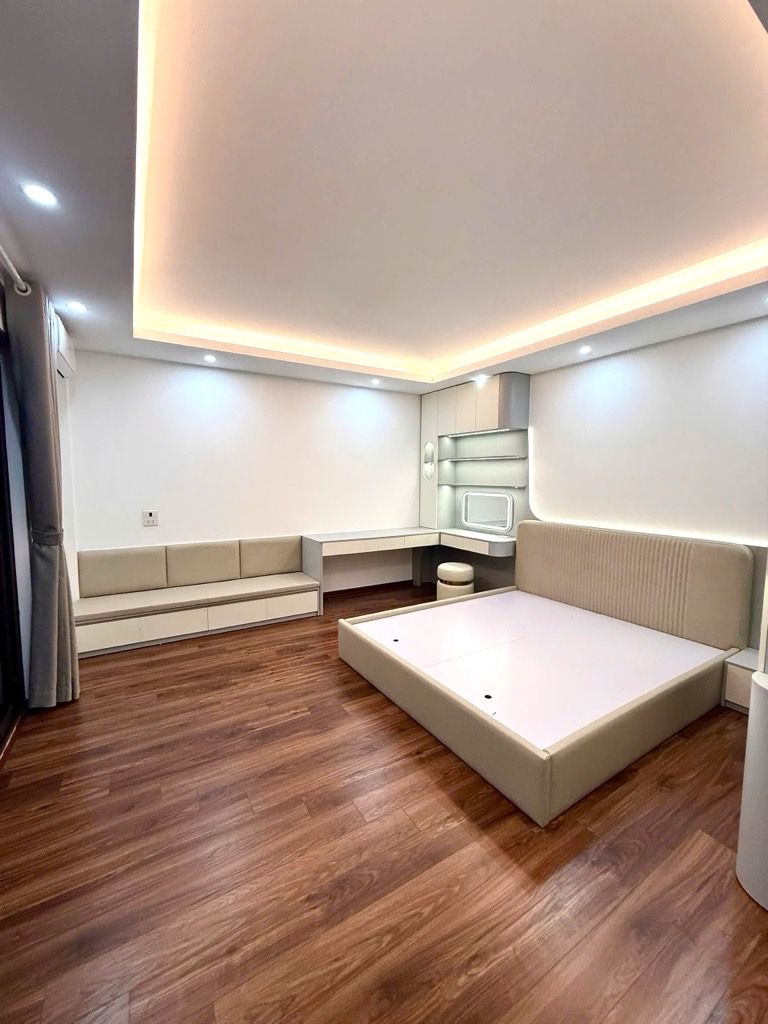 Bán nhà Giải Phóng - diện tích 40.3m2 5 tầng - Nhà chuẩn bị xây mới, nhiều tiện ích - giá 12,8 tỷ