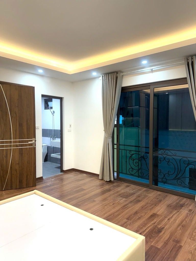 Bán nhà Giải Phóng - diện tích 40.3m2 5 tầng - Nhà chuẩn bị xây mới, nhiều tiện ích - giá 12,8 tỷ