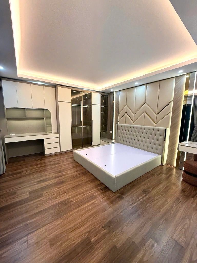 Bán nhà Giải Phóng - diện tích 40.3m2 5 tầng - Nhà chuẩn bị xây mới, nhiều tiện ích - giá 12,8 tỷ