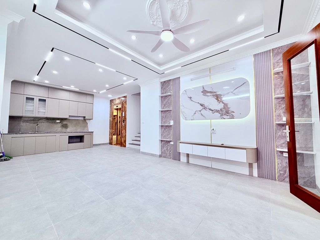 Bán nhà Nguyễn Văn Viên - diện tích 47m2 5 tầng - Thang máy vi vu - giá 12,9 tỷ