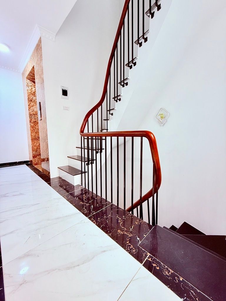 Bán nhà Nguyễn Văn Viên - diện tích 47m2 5 tầng - Thang máy vi vu - giá 12,9 tỷ