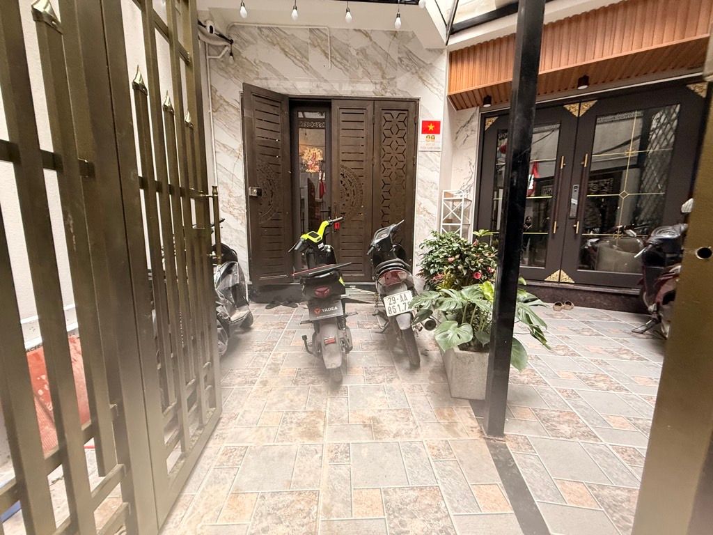 Bán nhà Trần Khát Chân - diện tích 48m2 6 tầng - Nhà 6 tầng THANG MÁY - giá 18,9 tỷ