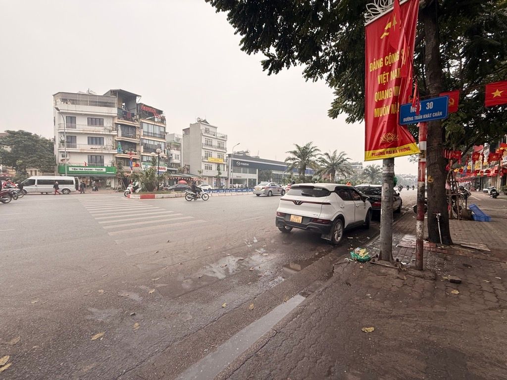 Bán nhà Trần Khát Chân - diện tích 48m2 6 tầng - Nhà 6 tầng THANG MÁY - giá 18,9 tỷ