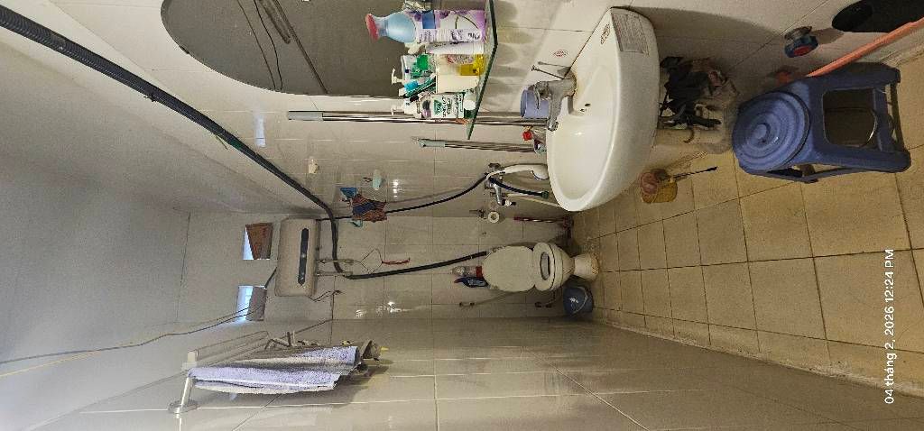 Bán nhà Đường Láng - diện tích 55,9m2 2,5 tầng - ô tô tránh - giá 17,35 tỷ