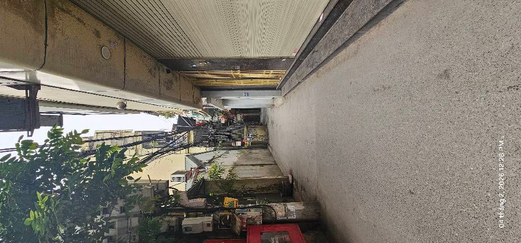 Bán nhà Đường Láng - diện tích 55,9m2 2,5 tầng - ô tô tránh - giá 17,35 tỷ