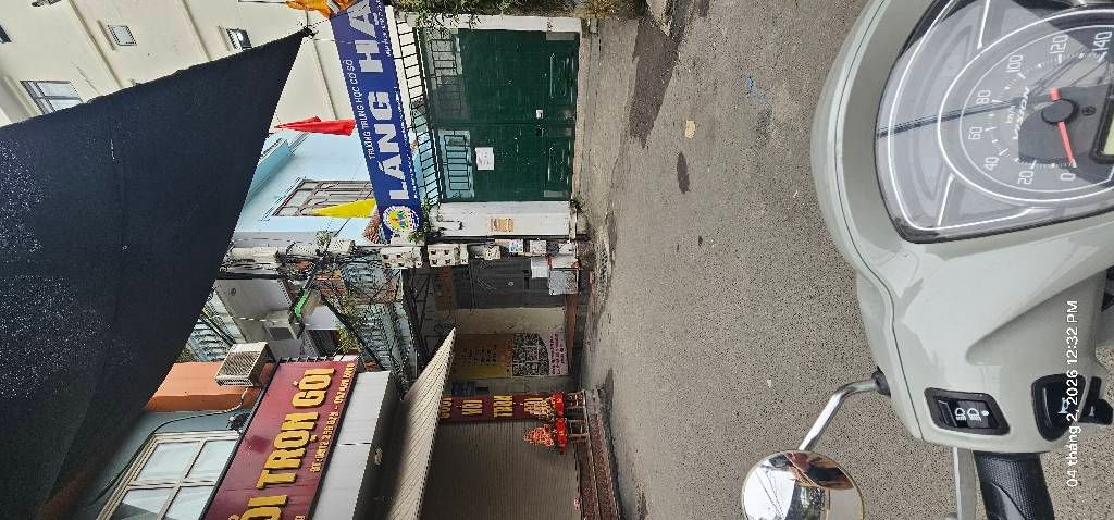 Bán nhà Đường Láng - diện tích 55,9m2 2,5 tầng - ô tô tránh - giá 17,35 tỷ