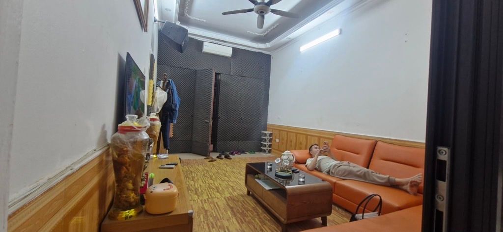 Bán nhà Hoàng Cầu - diện tích 45.1m2 4 tầng - Lô góc - giá 13,2 tỷ