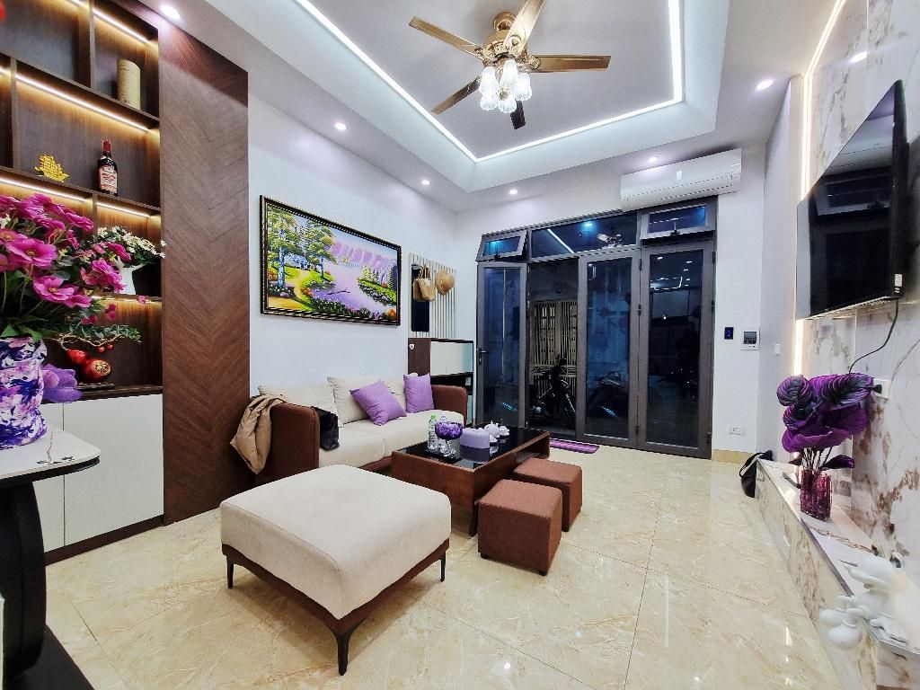 Bán nhà Hồng Mai - diện tích 40m2 5 tầng - Nhà đẹp đón Tết, gần phố - giá 9,7 tỷ