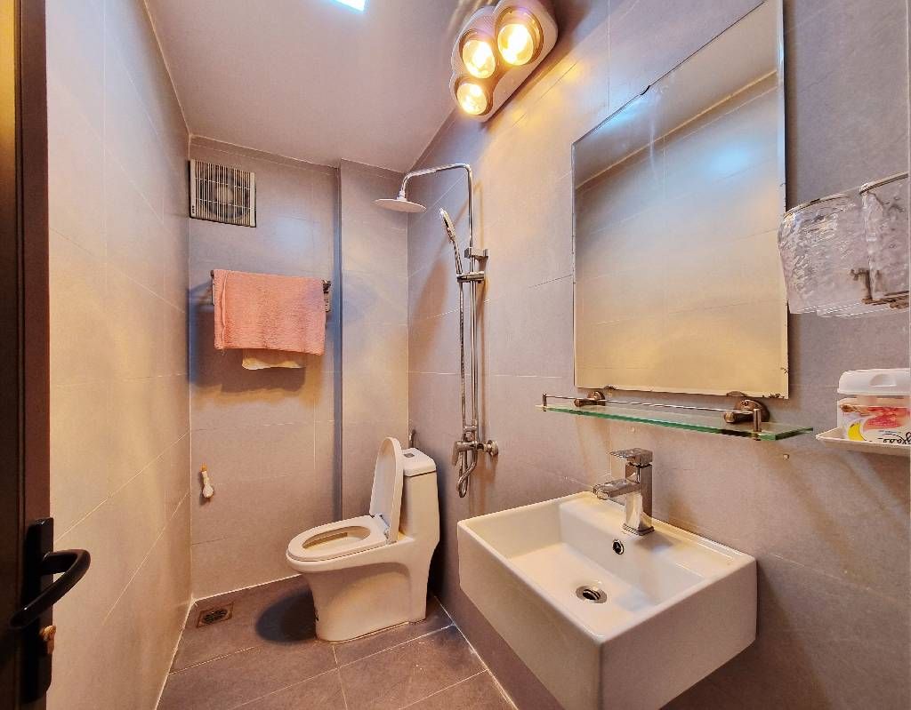 Bán nhà Hồng Mai - diện tích 40m2 5 tầng - Nhà đẹp đón Tết, gần phố - giá 9,7 tỷ