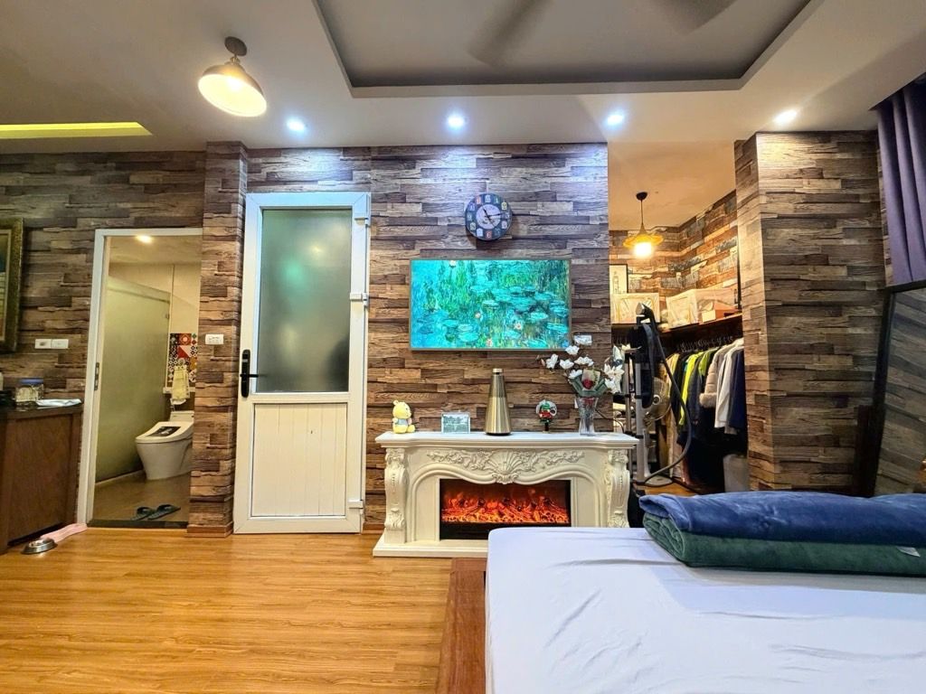 Bán nhà Đông Tác - diện tích 40.8m2 5 tầng - Nhà lô góc 2 mặt thoáng - giá 13,6 tỷ