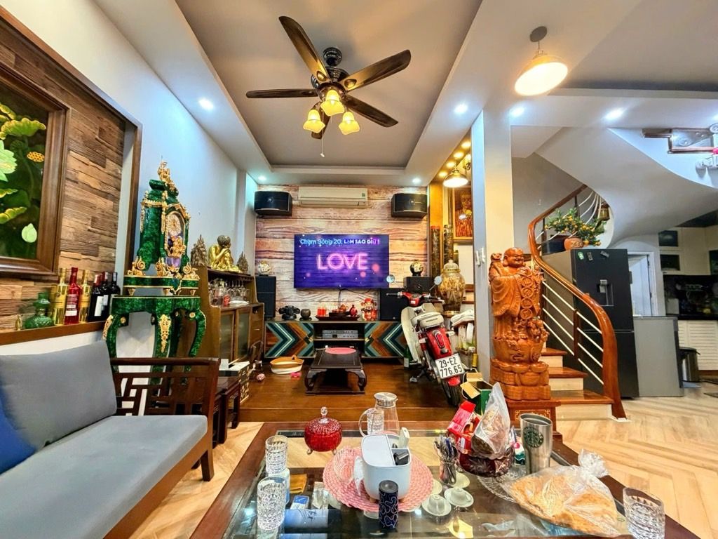 Bán nhà Đông Tác - diện tích 40.8m2 5 tầng - Nhà lô góc 2 mặt thoáng - giá 13,6 tỷ