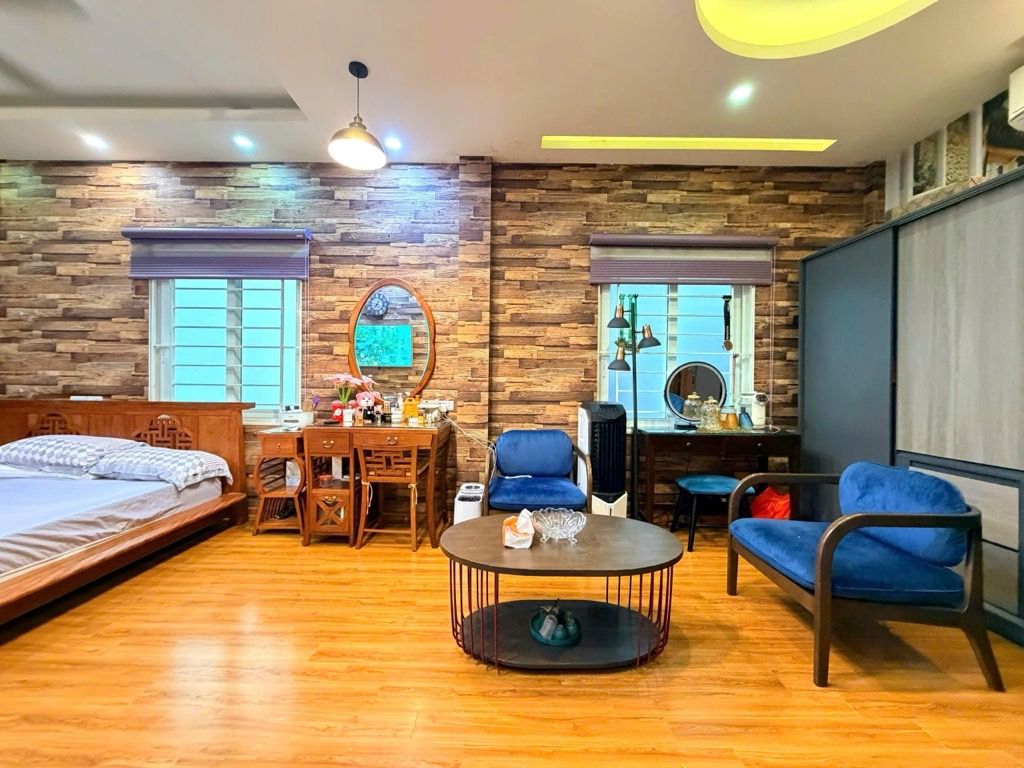 Bán nhà Đông Tác - diện tích 40.8m2 5 tầng - Nhà lô góc 2 mặt thoáng - giá 13,6 tỷ