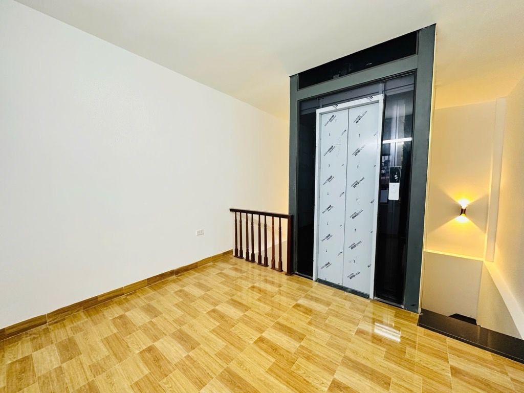 Bán nhà Hào Nam - diện tích 40m2 5 tầng - NGÕ THÔNG BA GÁC - NHÀ XÂY MỚI ĐẸP - giá 10,8 tỷ