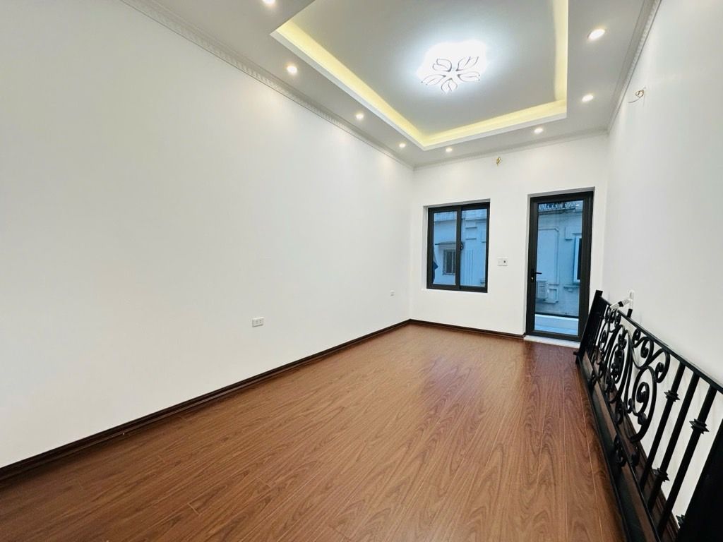 Bán nhà Hào Nam - diện tích 40m2 5 tầng - NGÕ THÔNG BA GÁC - NHÀ XÂY MỚI ĐẸP - giá 10,8 tỷ