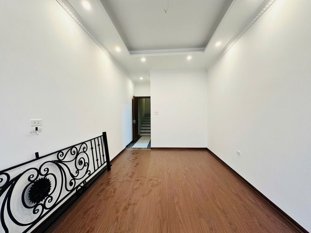 Bán nhà Hào Nam - diện tích 40m2 5 tầng - NGÕ THÔNG BA GÁC - NHÀ XÂY MỚI ĐẸP - giá 10,8 tỷ