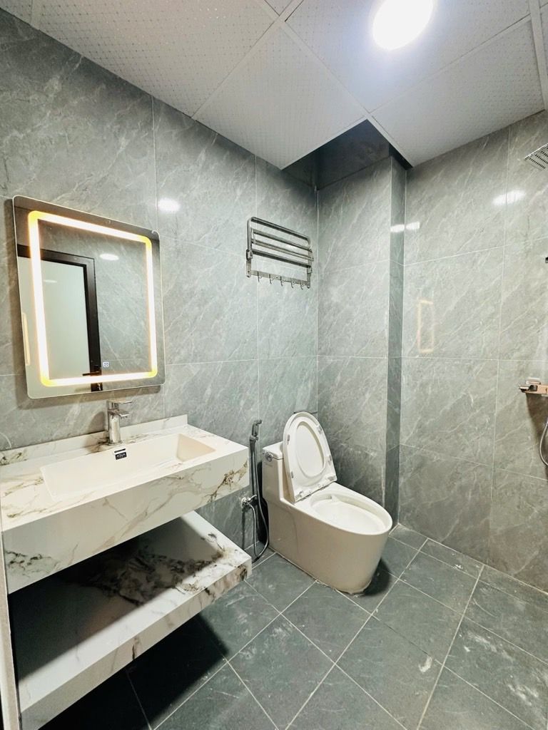 Bán nhà Hào Nam - diện tích 40m2 5 tầng - NGÕ THÔNG BA GÁC - NHÀ XÂY MỚI ĐẸP - giá 10,8 tỷ