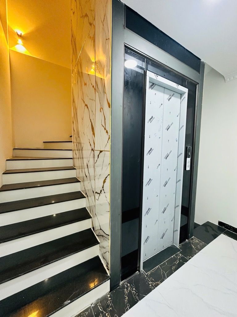 Bán nhà Hào Nam - diện tích 40m2 5 tầng - NGÕ THÔNG BA GÁC - NHÀ XÂY MỚI ĐẸP - giá 10,8 tỷ