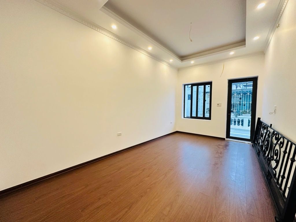 Bán nhà Hào Nam - diện tích 40m2 5 tầng - NGÕ THÔNG BA GÁC - NHÀ XÂY MỚI ĐẸP - giá 10,8 tỷ