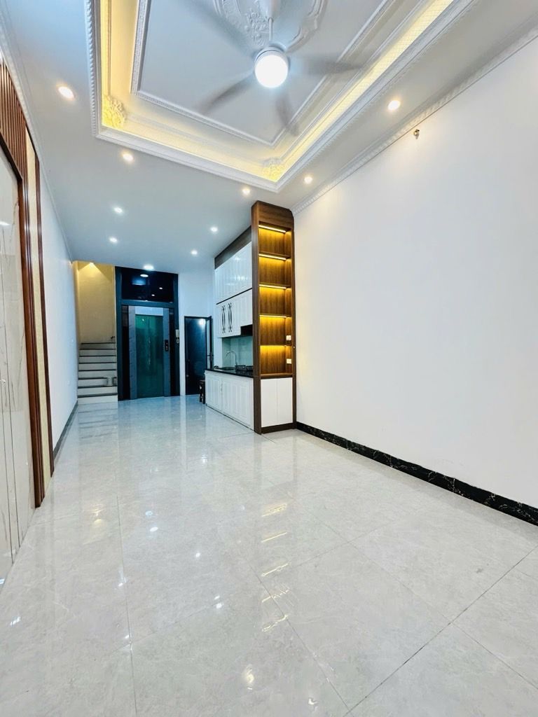 Bán nhà Hào Nam - diện tích 40m2 5 tầng - NGÕ THÔNG BA GÁC - NHÀ XÂY MỚI ĐẸP - giá 10,8 tỷ