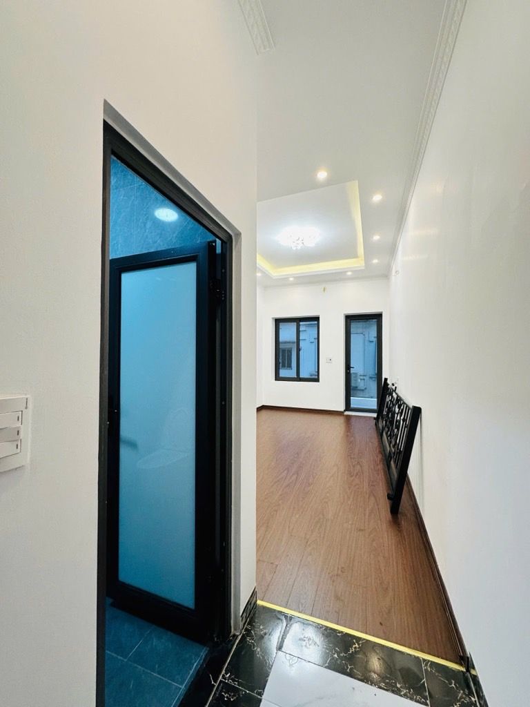 Bán nhà Hào Nam - diện tích 40m2 5 tầng - NGÕ THÔNG BA GÁC - NHÀ XÂY MỚI ĐẸP - giá 10,8 tỷ