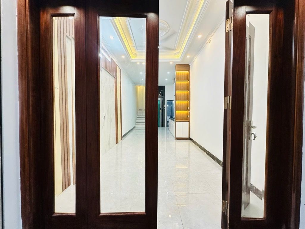 Bán nhà Hào Nam - diện tích 40m2 5 tầng - NGÕ THÔNG BA GÁC - NHÀ XÂY MỚI ĐẸP - giá 10,8 tỷ
