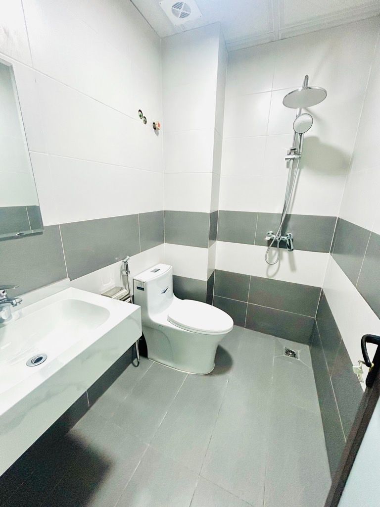 Bán nhà Trương Định - diện tích 28.4m2 5 tầng - gần phố - giá 7,8 tỷ