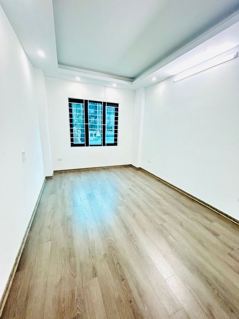 Bán nhà Trương Định - diện tích 28.4m2 5 tầng - gần phố - giá 7,8 tỷ