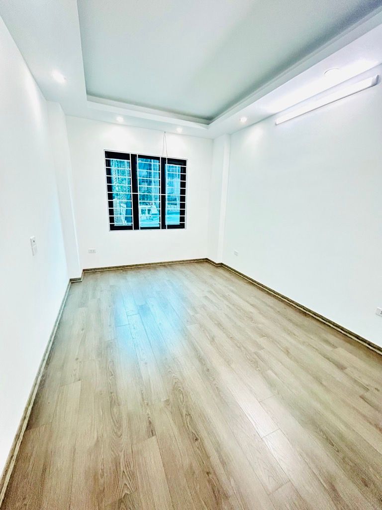 Bán nhà Trương Định - diện tích 28.4m2 5 tầng - gần phố - giá 7,8 tỷ