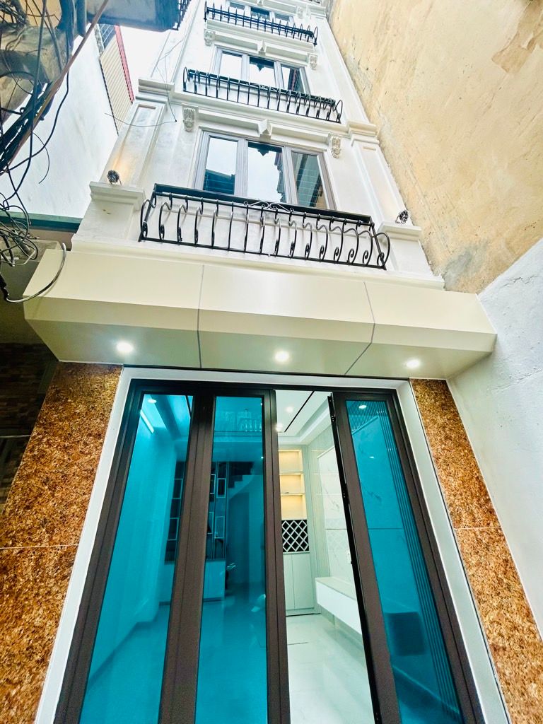 Bán nhà Trương Định - diện tích 28.4m2 5 tầng - gần phố - giá 7,8 tỷ