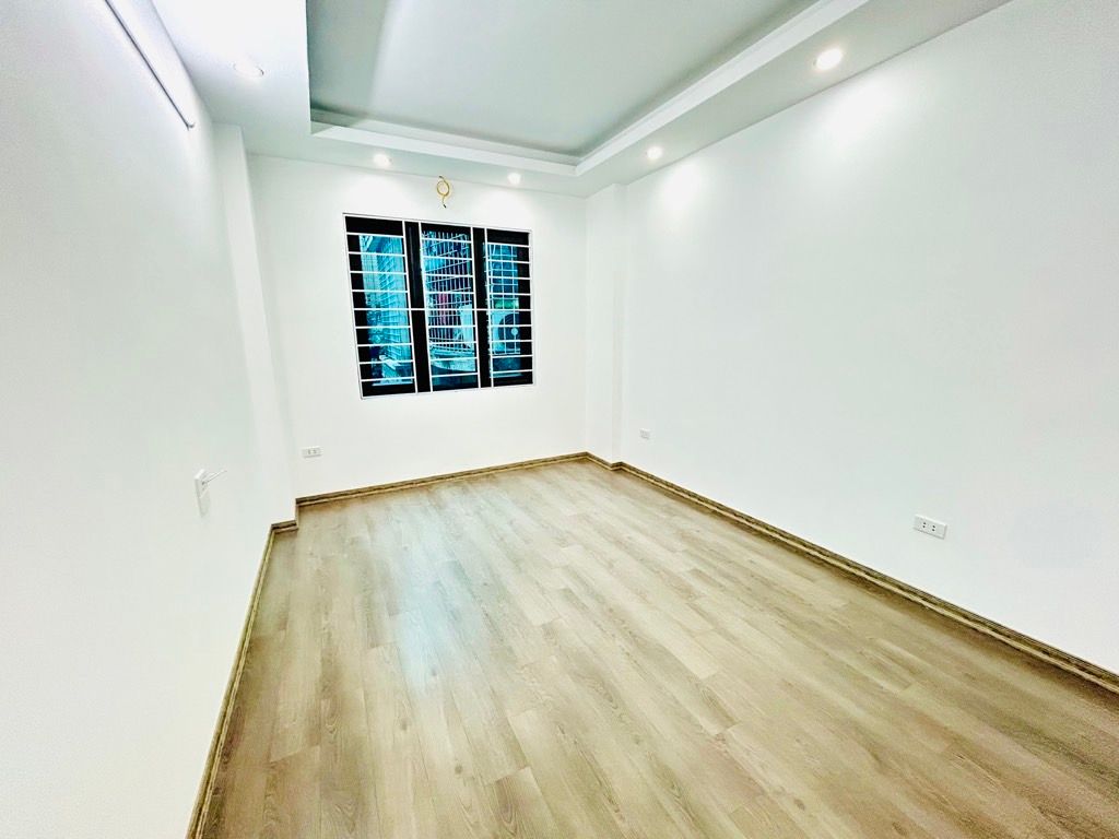 Bán nhà Trương Định - diện tích 28.4m2 5 tầng - gần phố - giá 7,8 tỷ