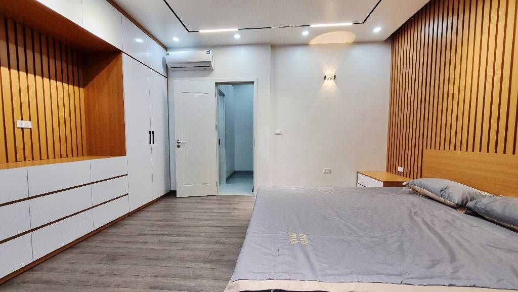 Bán nhà Giáp Bát - diện tích 32m2 5 tầng - ngõ ô tô thông - giá 12,8 tỷ