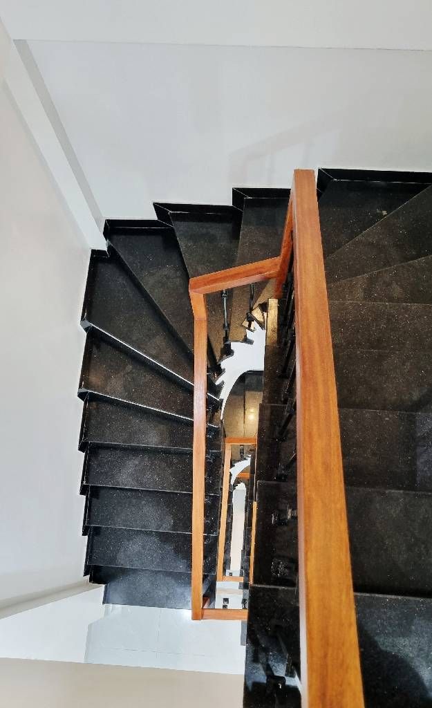 Bán nhà Giáp Bát - diện tích 32m2 5 tầng - ngõ ô tô thông - giá 12,8 tỷ