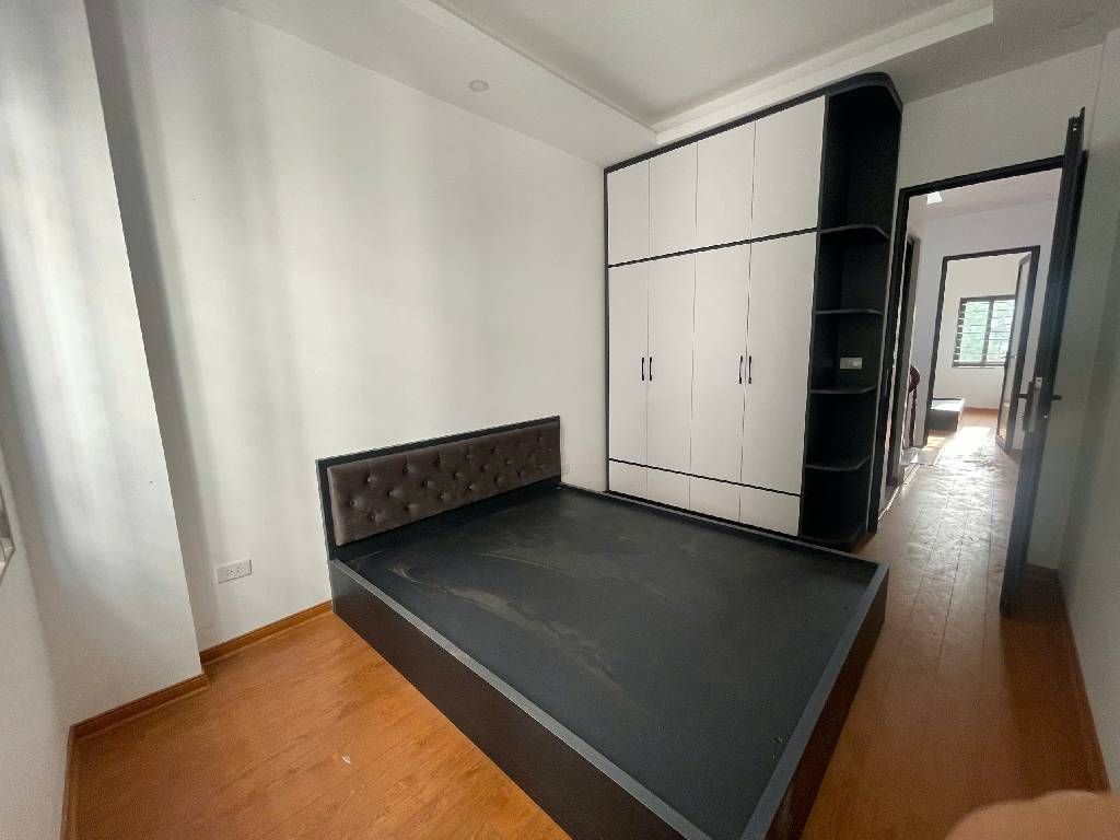 Bán nhà Thanh Lân - diện tích 34m2 5 tầng - Nhà trong ngõ yên tĩnh, khu vực đang phát triển - giá 6,3 tỷ