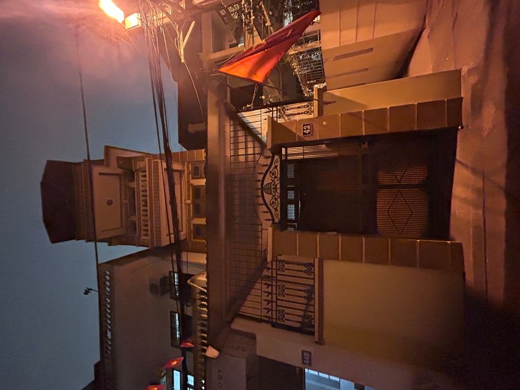 Bán nhà trong ngõ phố Ô Cách 65m2 x 4 tầng – Giá 19,3 tỷ – Lô góc, ô tô tránh