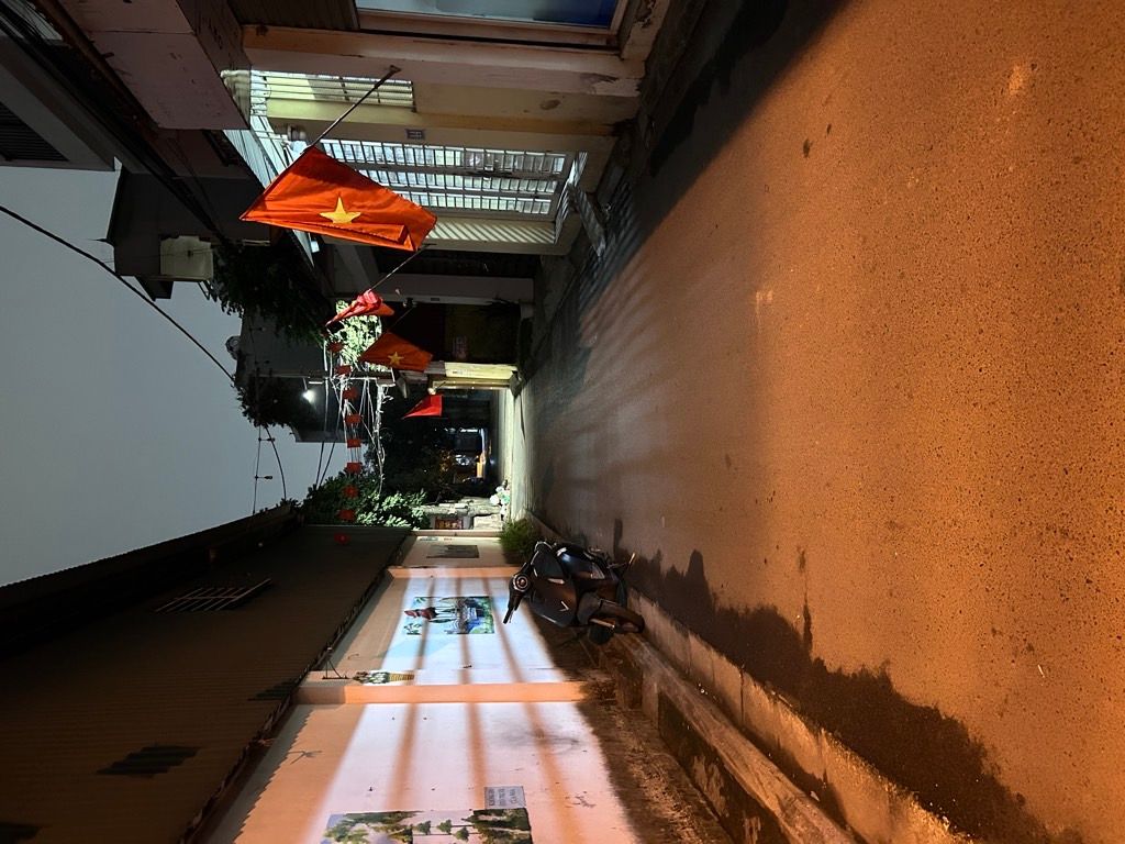 Alternative view of Bán nhà trong ngõ phố Ô Cách 65m2 x 4 tầng - Giá 19,3 tỷ - Lô góc, ô tô tránh