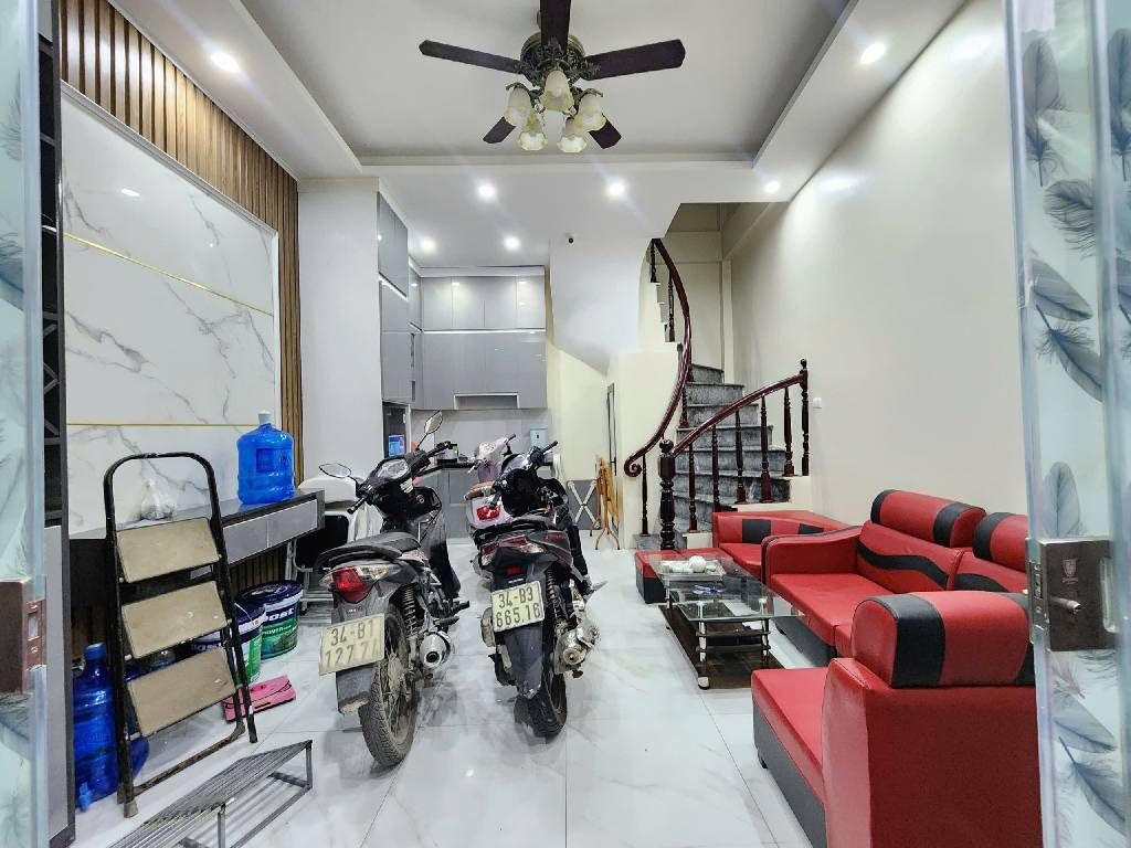 Bán nhà Nguyễn Đức Cảnh - diện tích 20m2 5 tầng - Ô tô nhỏ đỗ - giá 6,8 tỷ