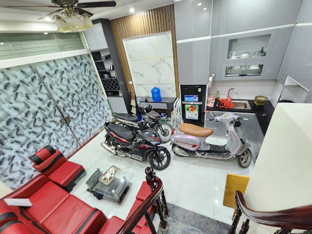 Bán nhà Nguyễn Đức Cảnh - diện tích 20m2 5 tầng - Ô tô nhỏ đỗ - giá 6,8 tỷ